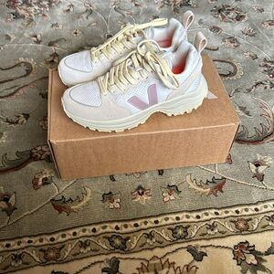 Vega Cream and White Sneakers